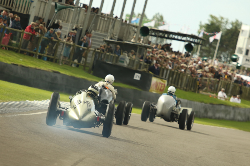 Illustration for article titled The Vintage Racing At The Goodwood Revival Is Simply The Best